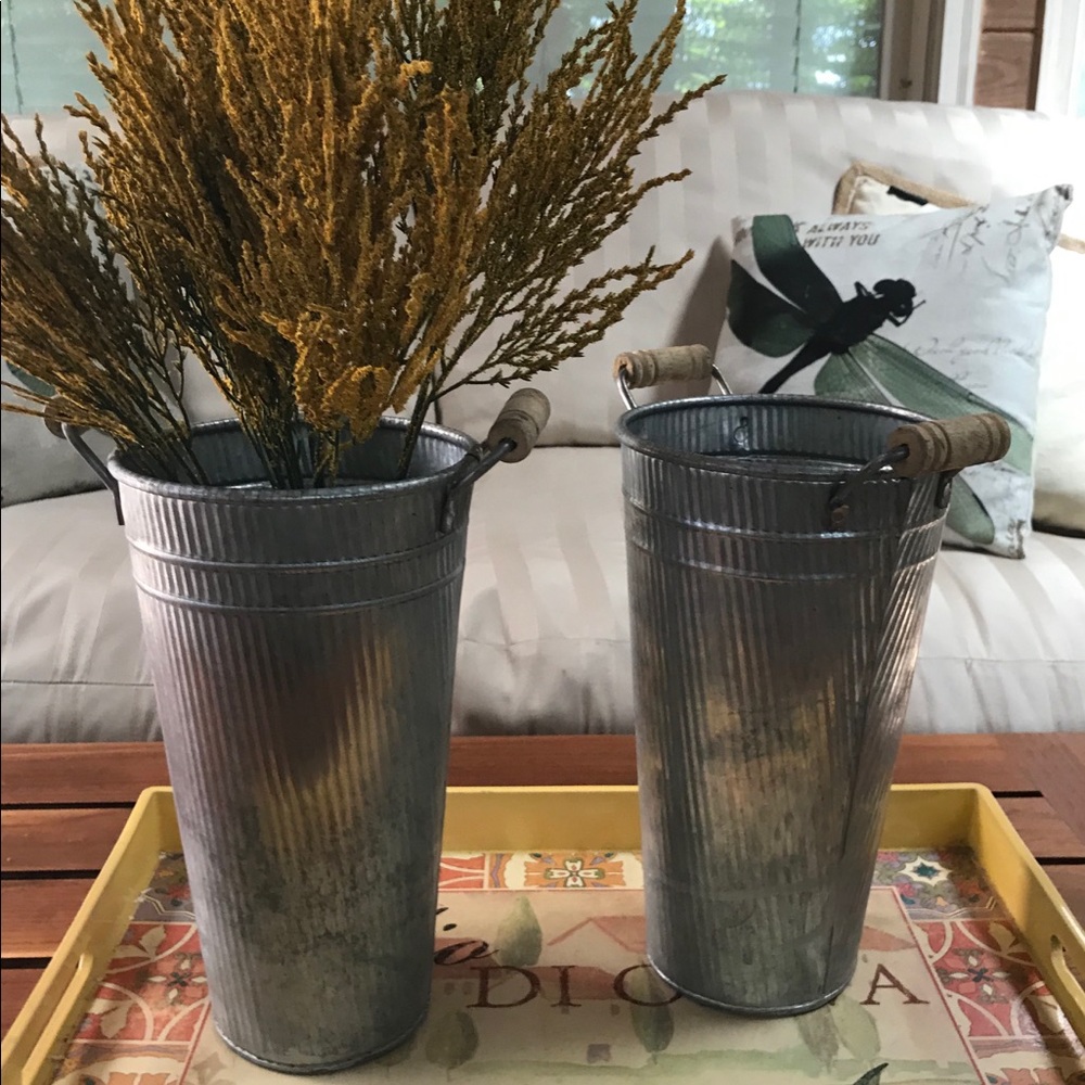🌿🌿 Set/2 Galvanized Corrigated Vase🌿🌿